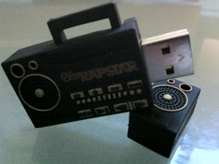 Illustration for article titled The Littlest Def Jam Rapstar Boom Box Flashdrive